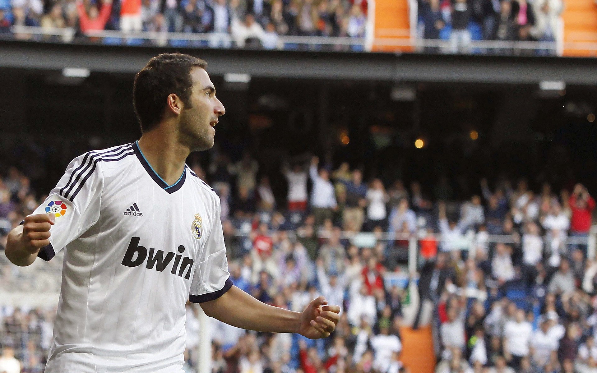 马赛球员德佩因表现出色被球迷称赞，马德里赛